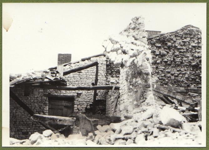 Demolition maison foullonneau fev1977 b mur chai